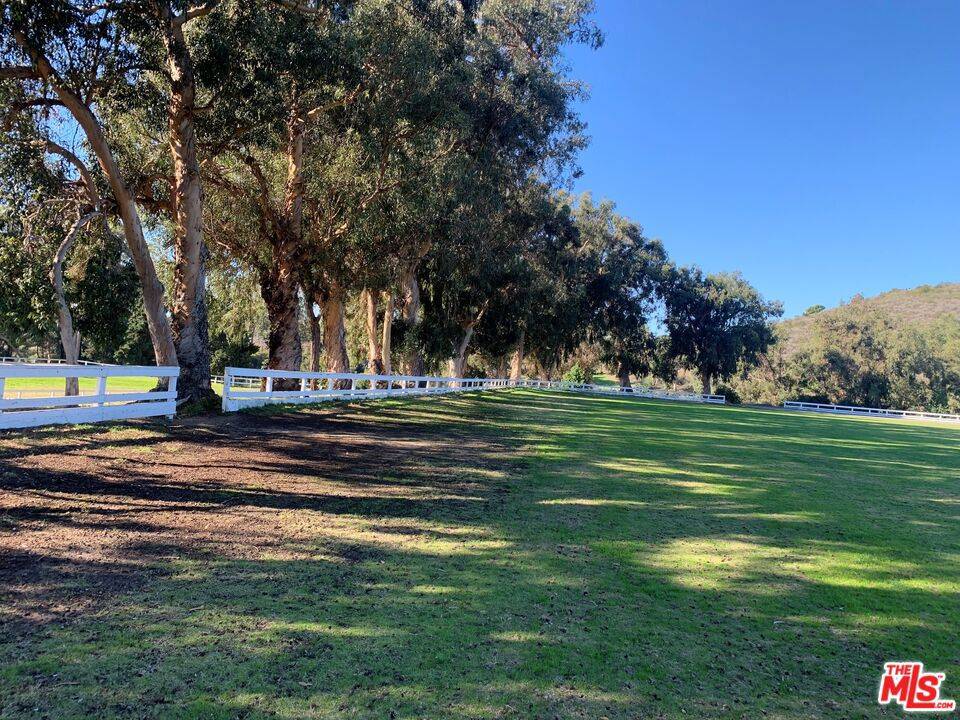 Pacific Palisades, CA 90272,1058 Villa Grove DR