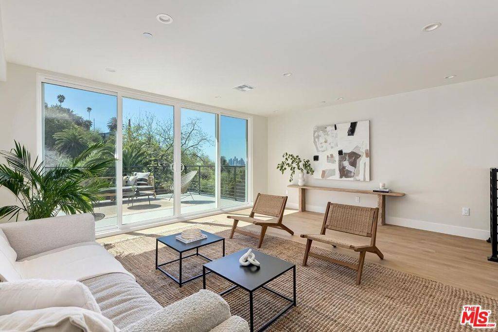 Los Angeles, CA 90032,4136 Raynol ST