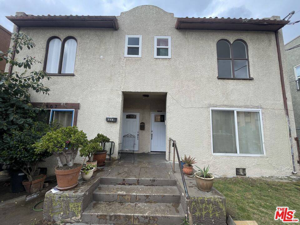 Los Angeles, CA 90026,407 N Coronado ST