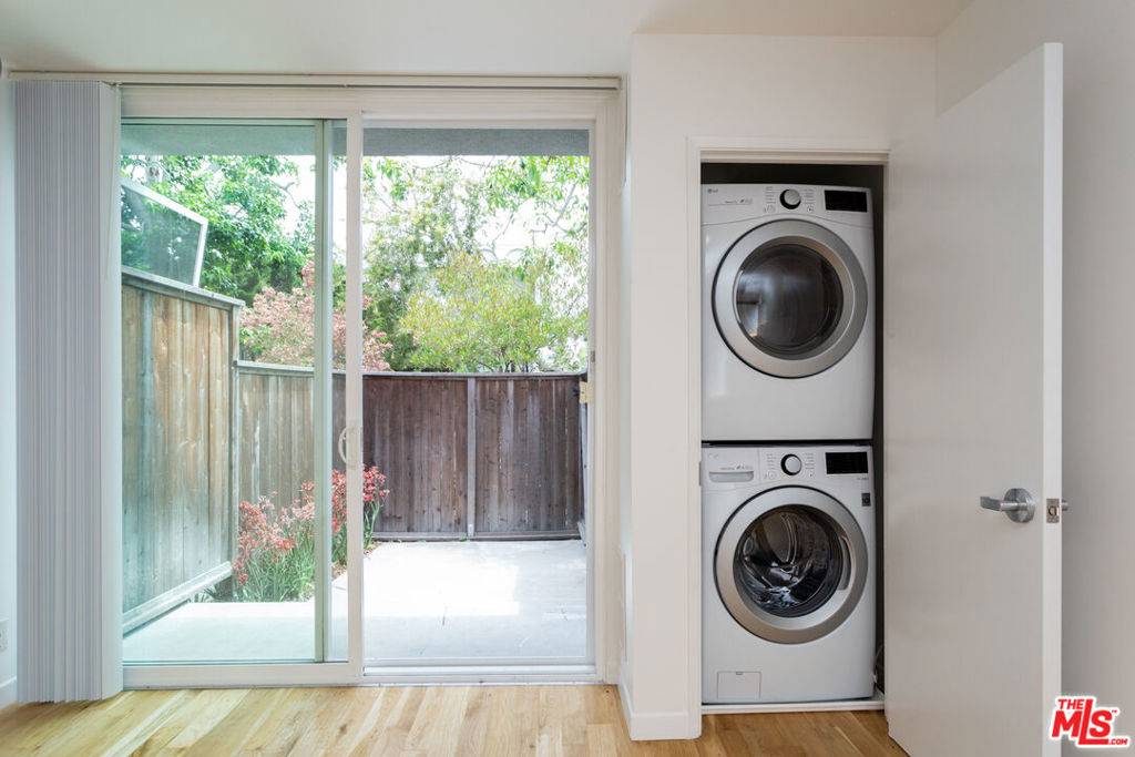 Venice, CA 90291,35 Ozone AVE #1