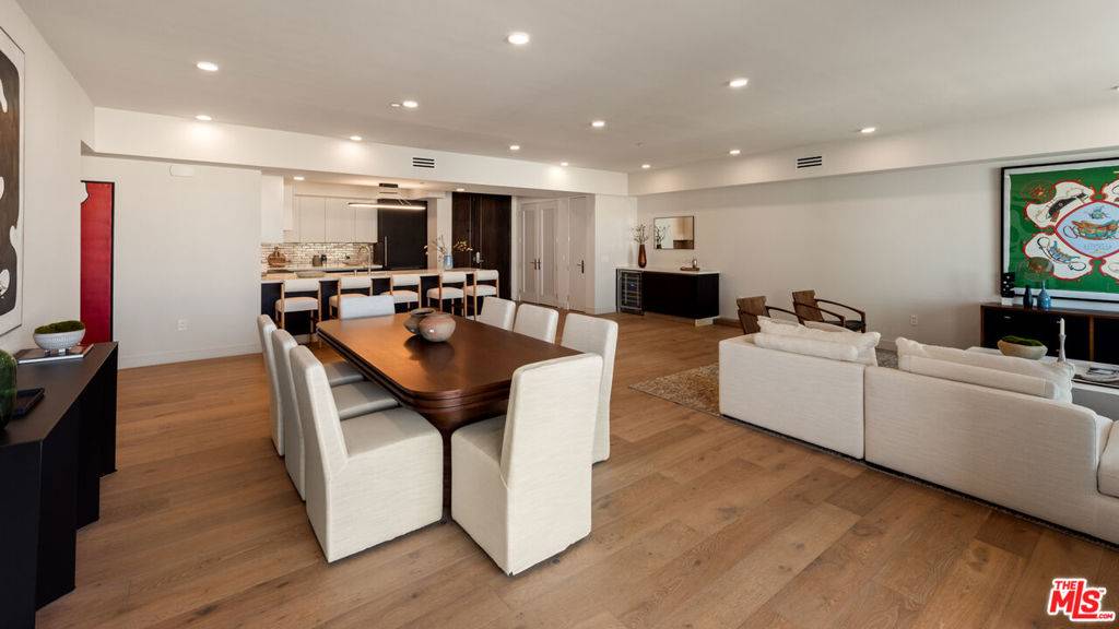 505 Barrington #302 Los Angeles, CA 90049