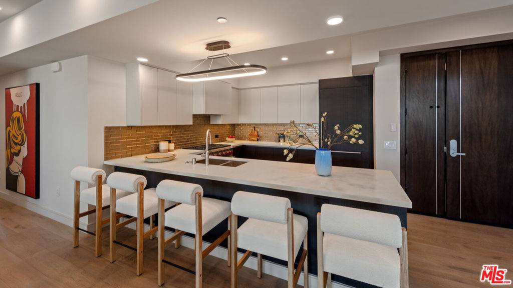 505 Barrington #302 Los Angeles, CA 90049