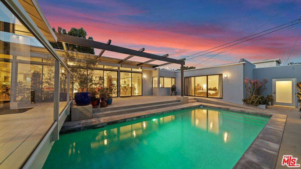 Los Angeles, CA 90046,2461 Crest View DR