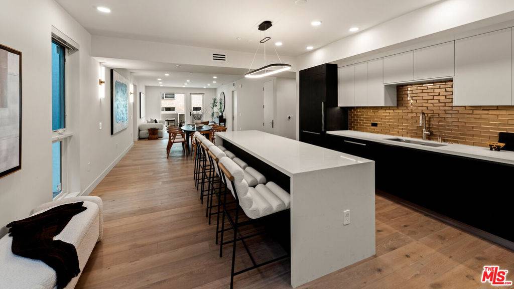 Los Angeles, CA 90049,505 S Barrington AVE #108