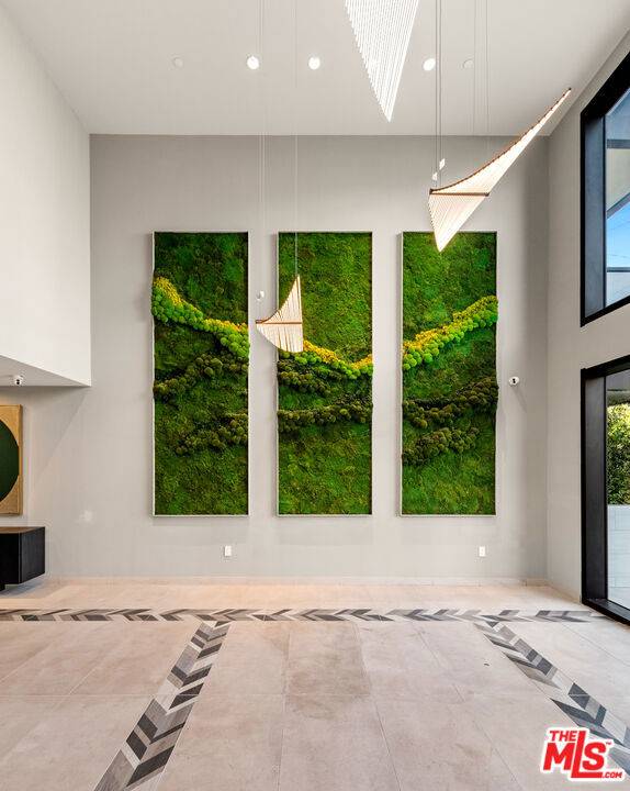 505 Barrington #106 Los Angeles, CA 90049