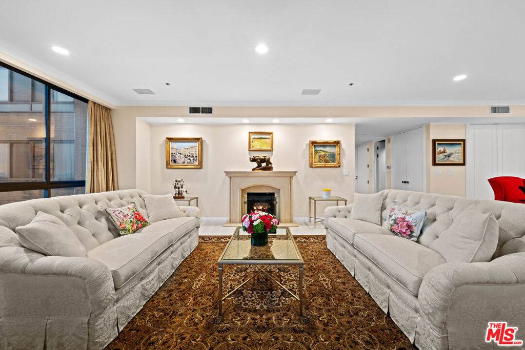 Los Angeles, CA 90024,10430 Wilshire BLVD #1705