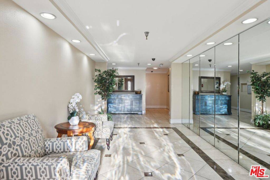 Los Angeles, CA 90025,1854 S Beverly Glen BLVD #302