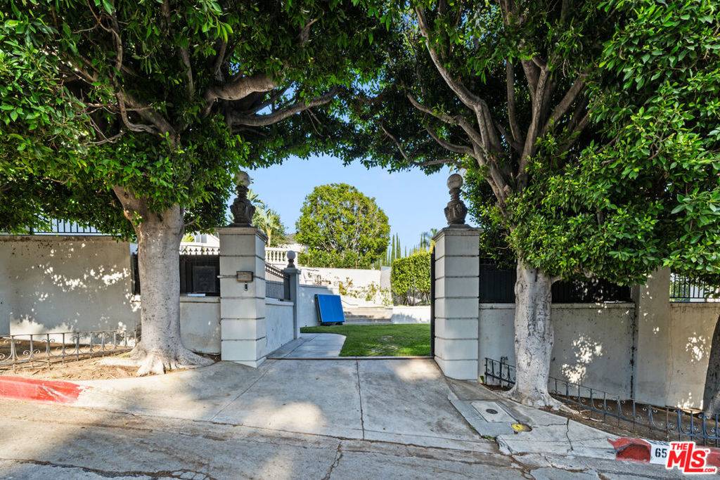 Los Angeles, CA 90068,6533 Cahuenga TER