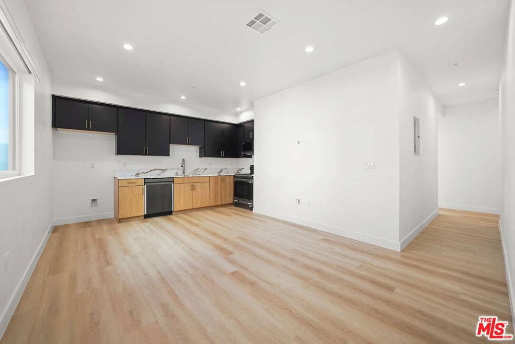 Los Angeles, CA 90039,4204 Willimet ST #1/2