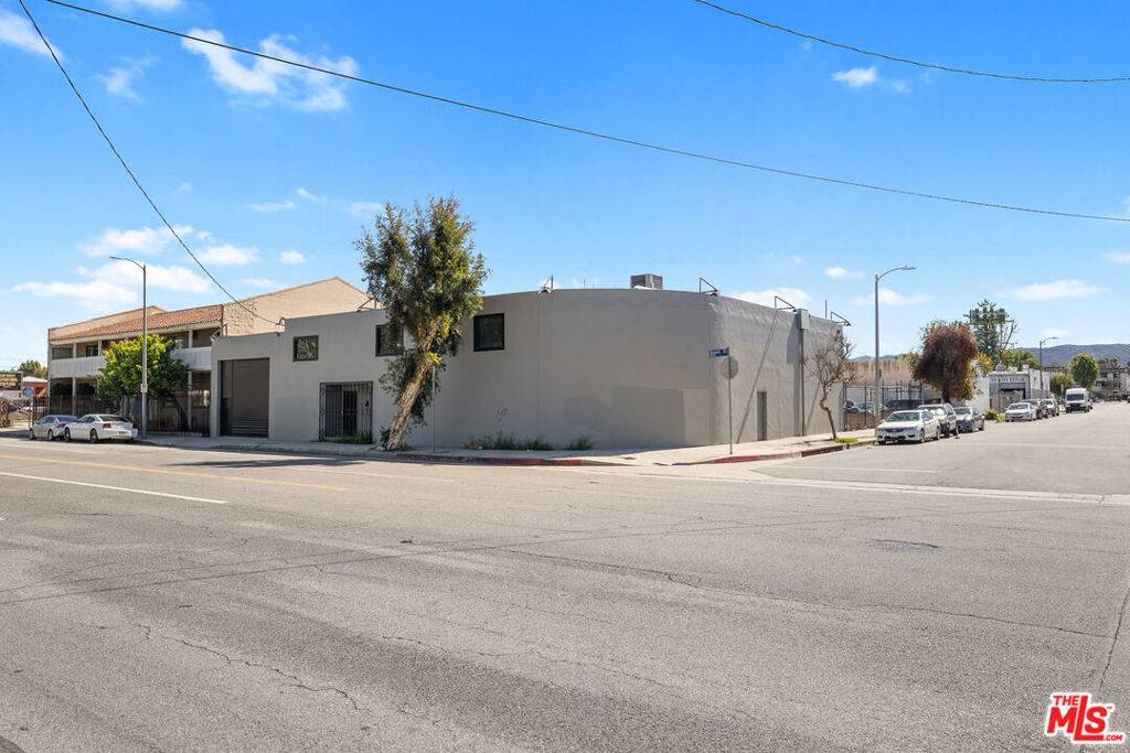 Tarzana, CA 91356,18536 Oxnard ST