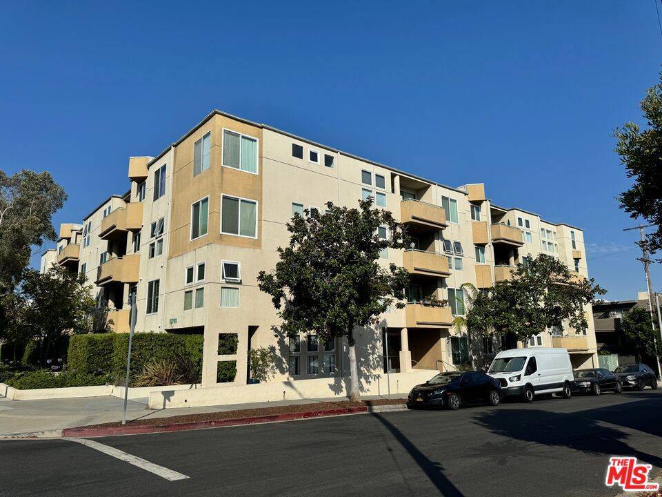 Los Angeles, CA 90034,10790 Rose AVE #305