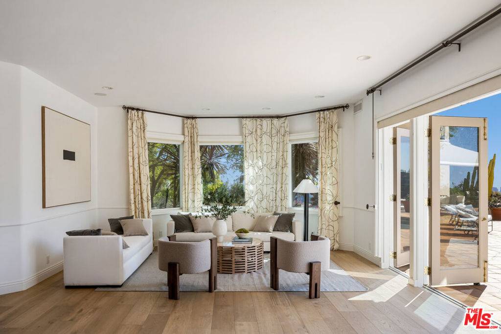 Beverly Hills, CA 90210,1501 Tower Grove DR