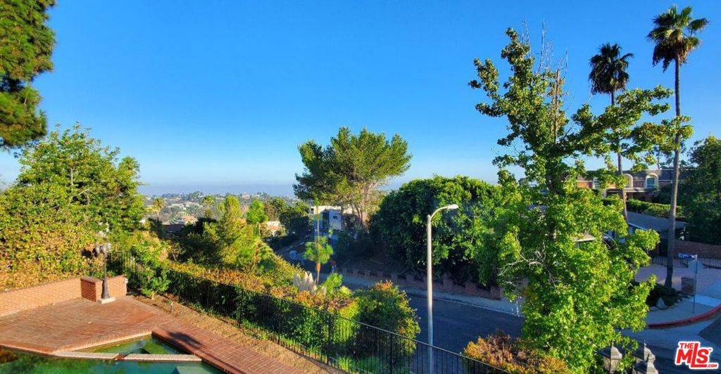 Los Angeles, CA 90077,1600 STRADELLA RD