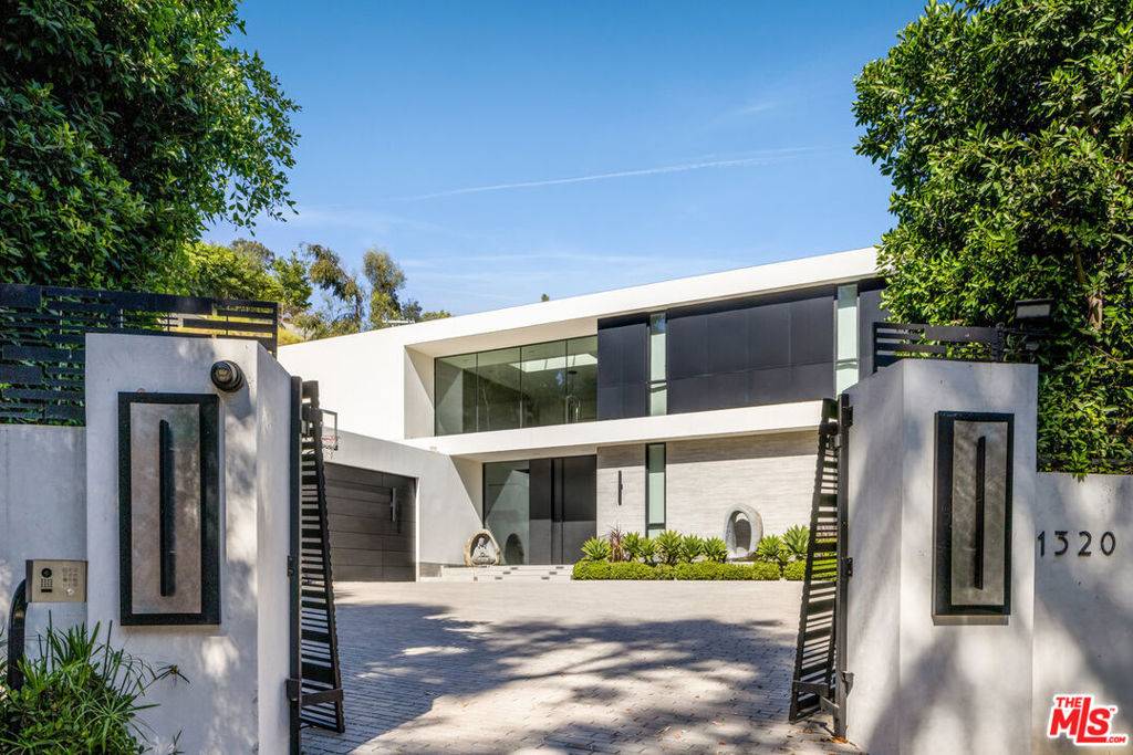 Beverly Hills, CA 90210,1320 Beverly Grove PL
