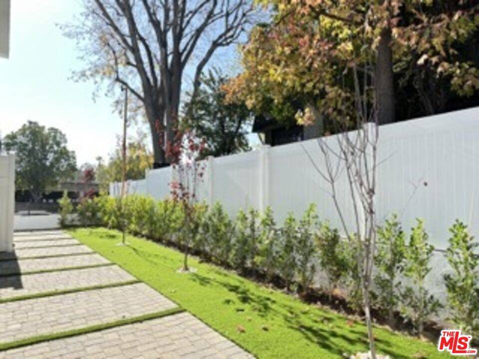 Sherman Oaks, CA 91423,4805 Matilija AVE