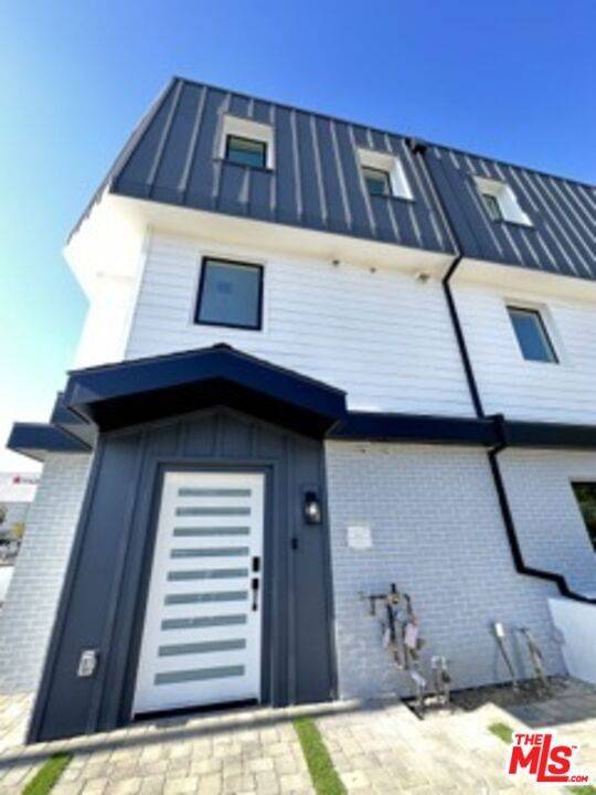 Sherman Oaks, CA 91423,4805 Matilija AVE