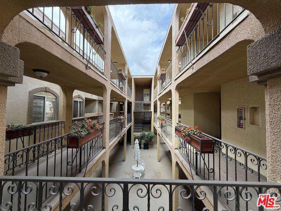 Santa Monica, CA 90402,222 7th ST #211