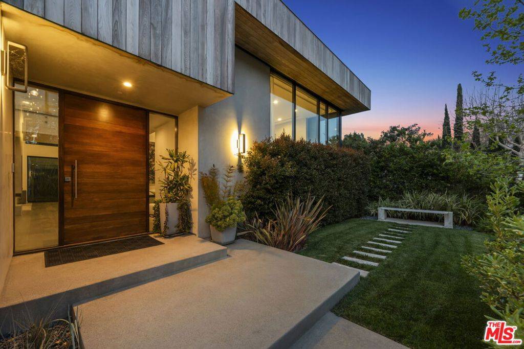 Beverly Hills, CA 90210,3254 Hutton DR