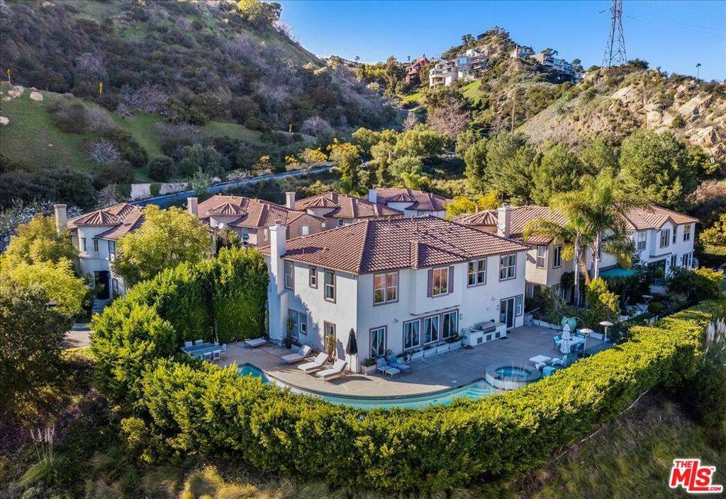Los Angeles, CA 90068,2752 Stone View CT