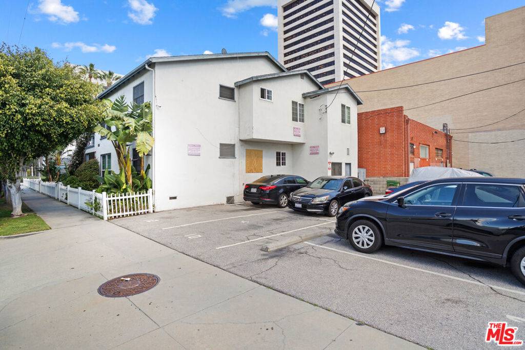 Los Angeles, CA 90025,11158 Massachusetts AVE