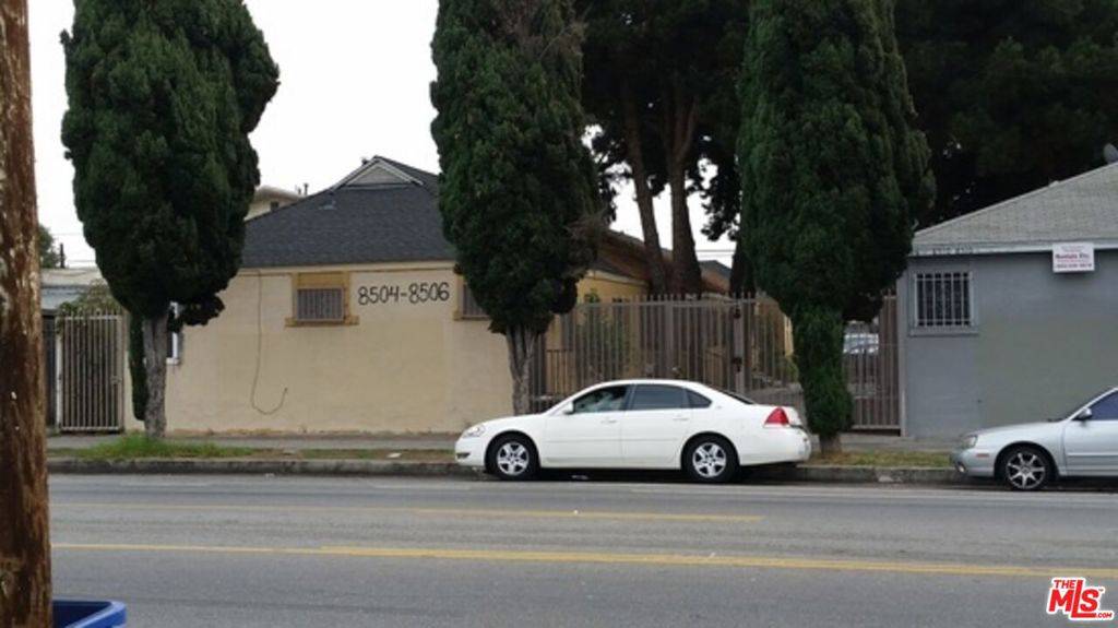 Los Angeles, CA 90003,8504 S San Pedro ST