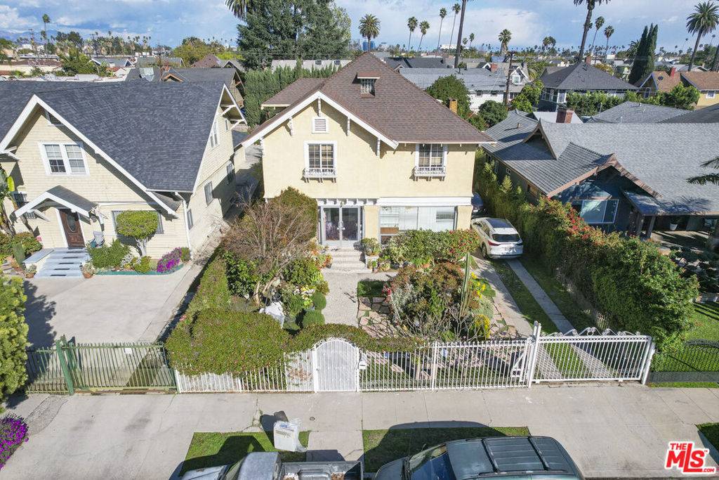 Los Angeles, CA 90019,1632 S Van Ness AVE
