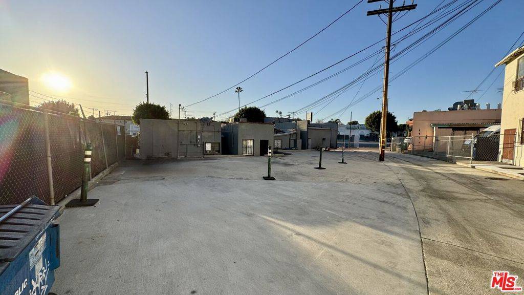 Inglewood, CA 90302,1020 N La Brea AVE