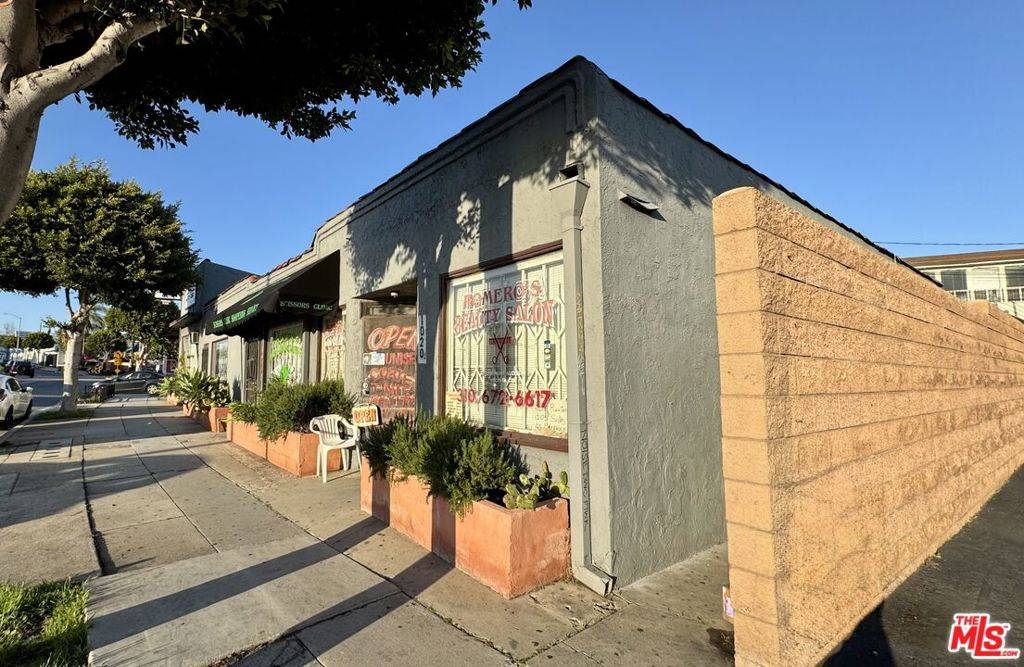 Inglewood, CA 90302,1020 N La Brea AVE
