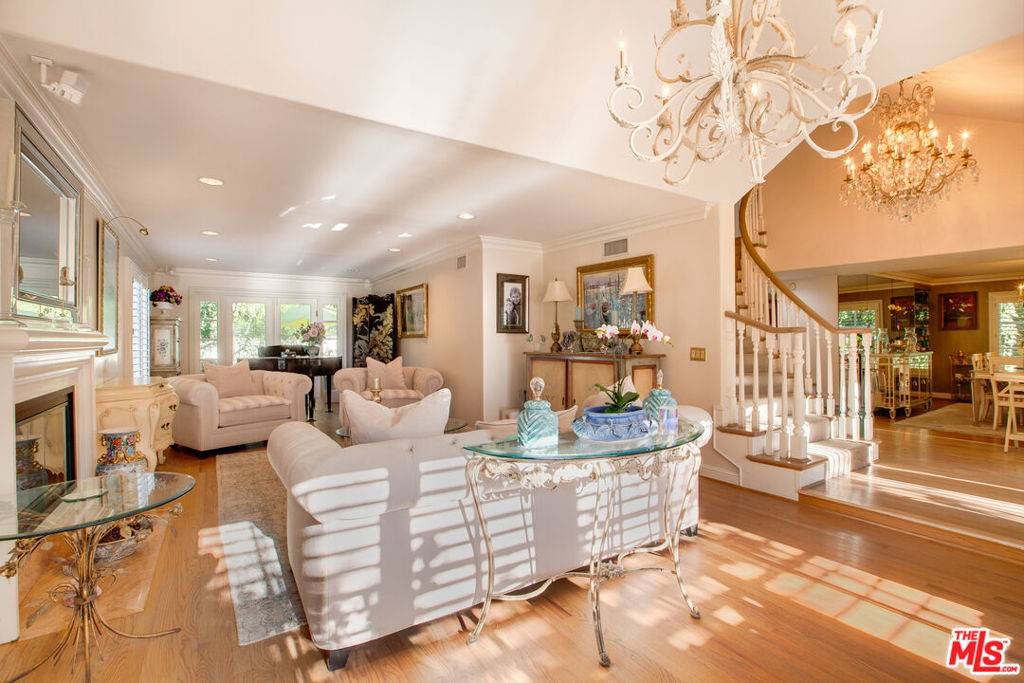 Los Angeles, CA 90077,10221 Briarwood DR