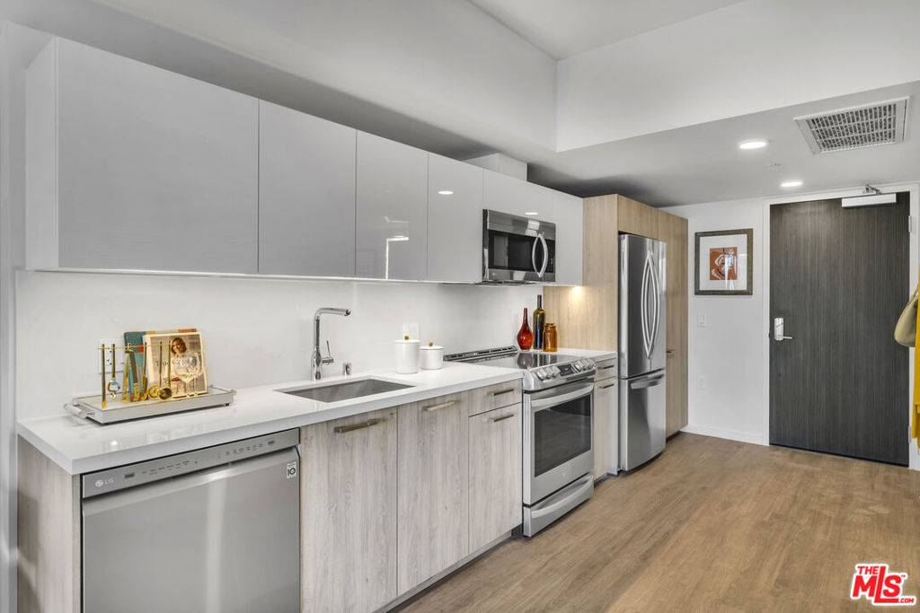 Los Angeles, CA 90005,2801 Sunset PL #2015
