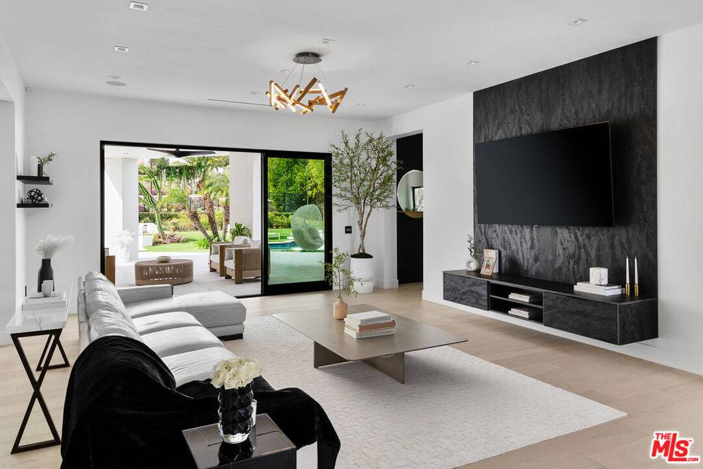 Calabasas, CA 91302,5541 Amber CIR