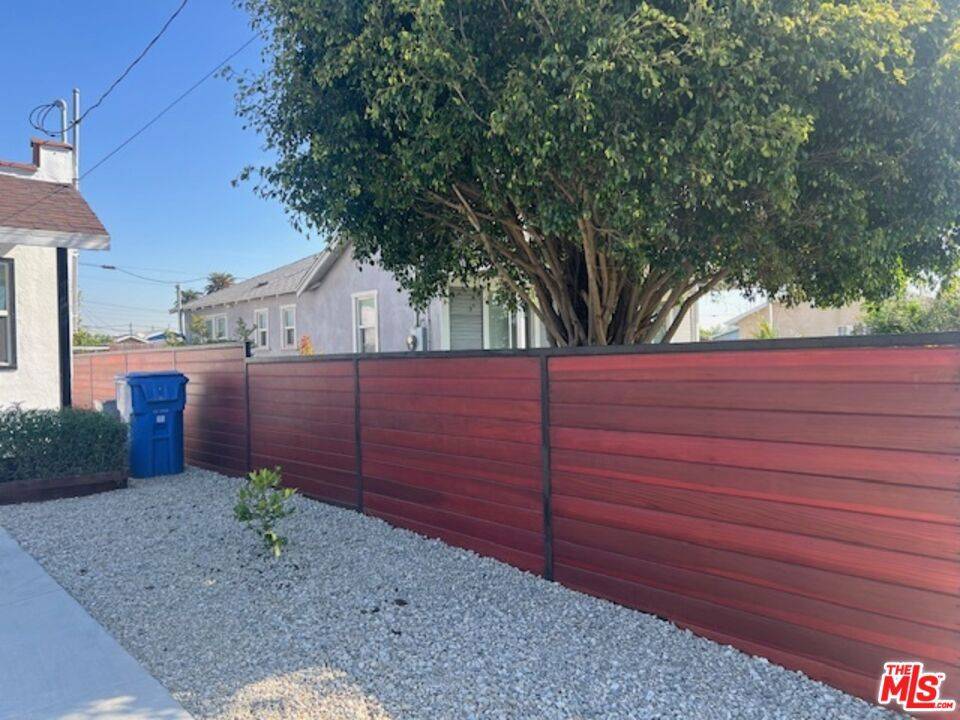 Los Angeles, CA 90044,845 W 94th ST