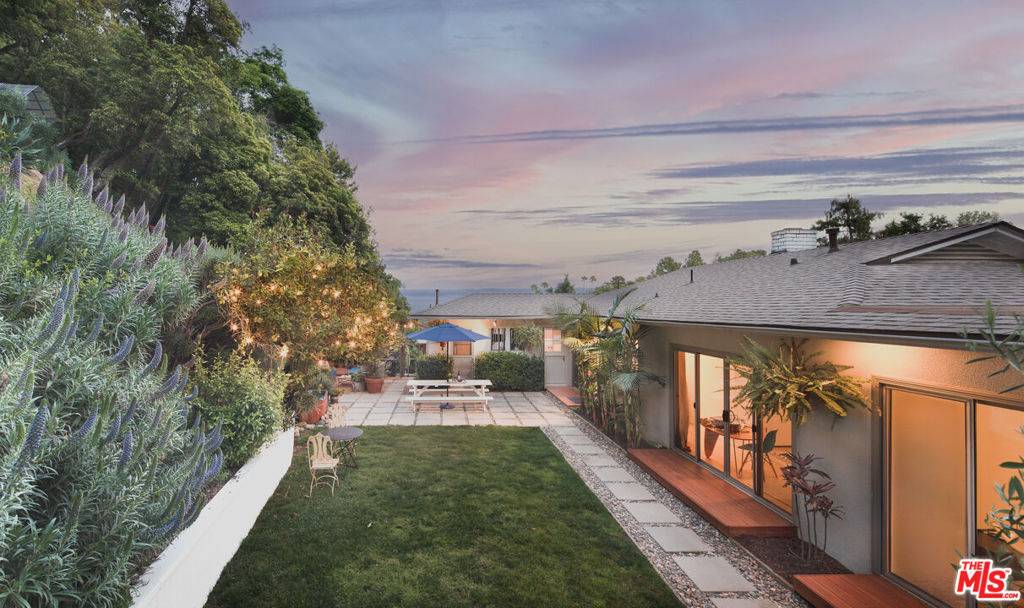 Los Angeles, CA 90046,8877 Sunset Crest PL