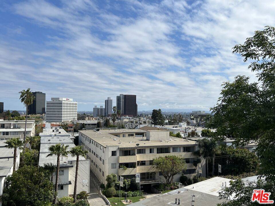 Los Angeles, CA 90049,622 S Barrington AVE #504