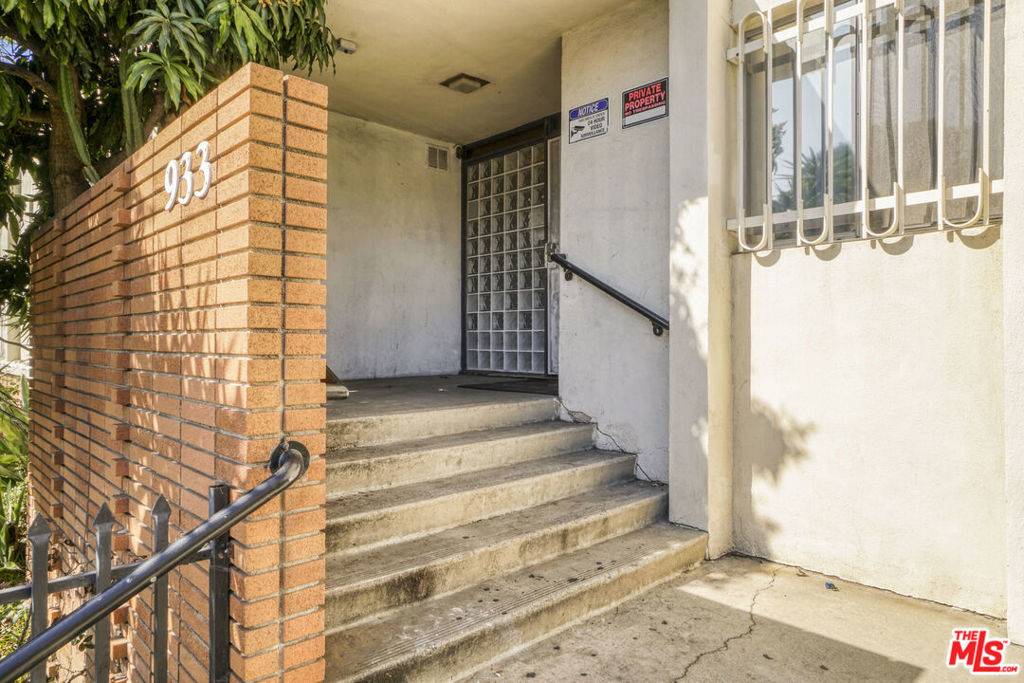 Los Angeles, CA 90015,933 Grattan ST