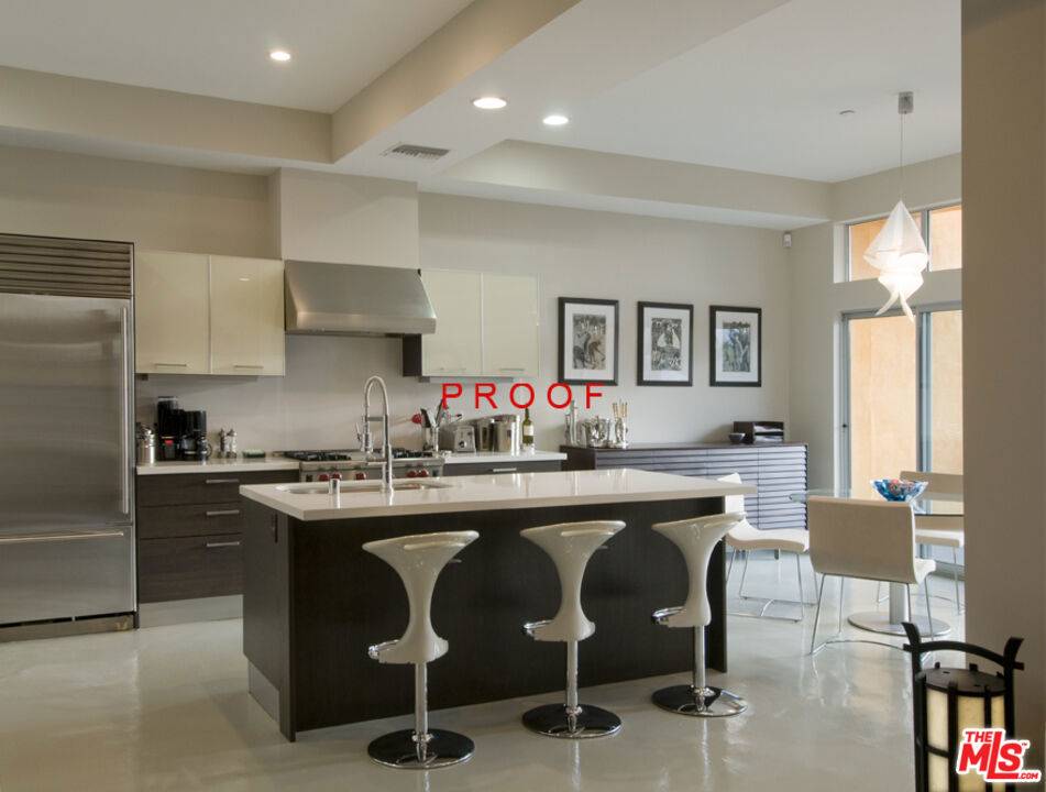 Santa Monica, CA 90405,2216 Main ST #204