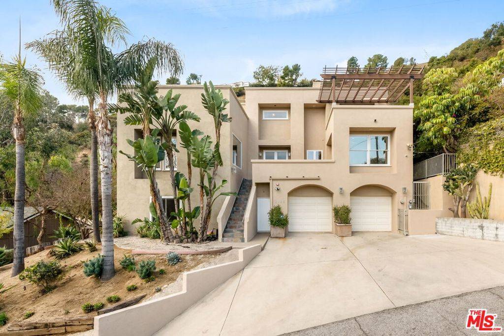 Los Angeles, CA 90046,2125 Kress ST