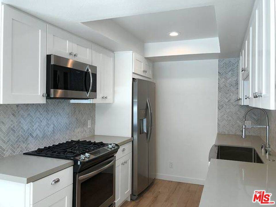 Los Angeles, CA 90046,853 N HAYWORTH AVE #103