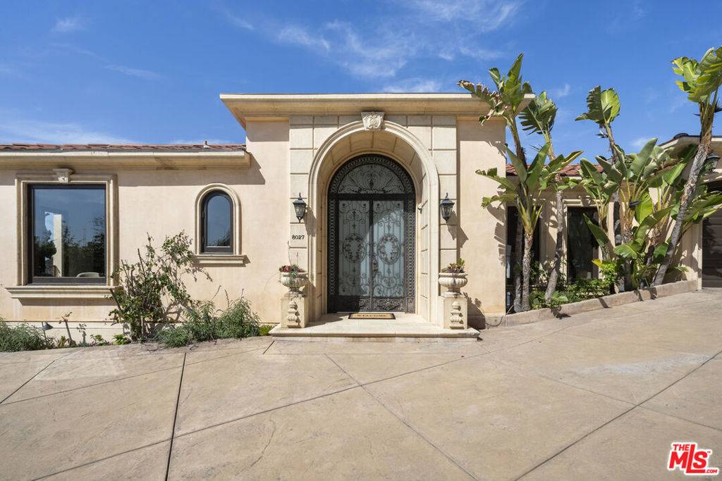Los Angeles, CA 90046,8027 Floral AVE