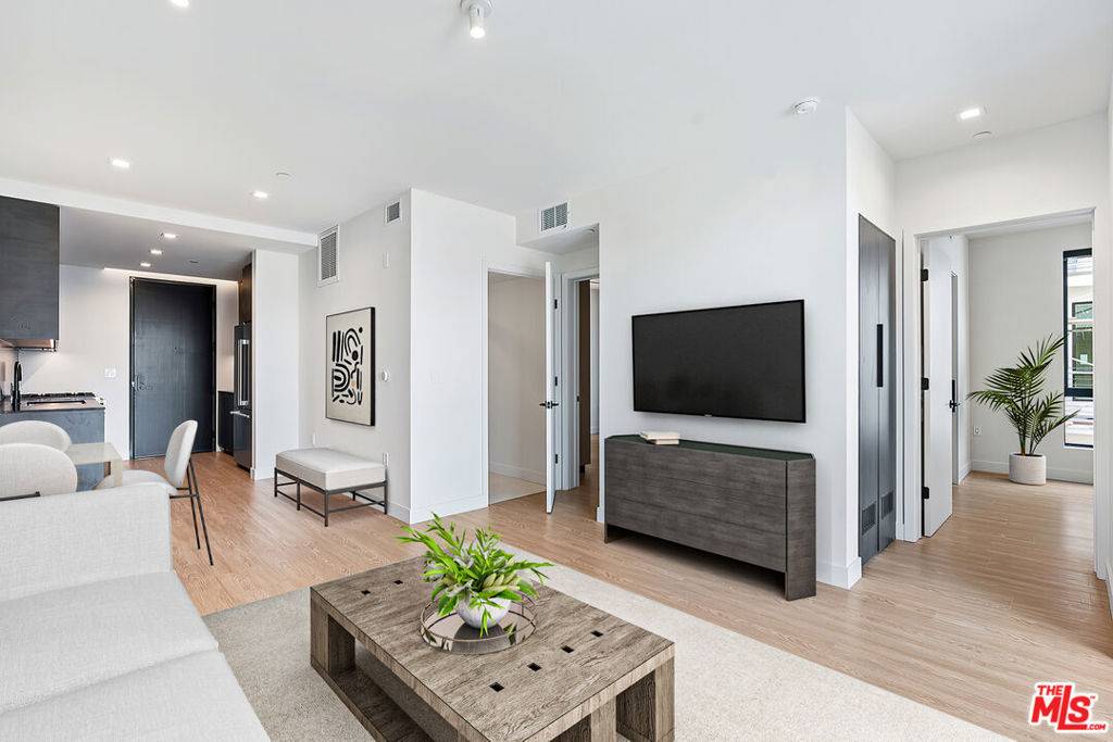 Los Angeles, CA 90034,3667 Keystone AVE #533