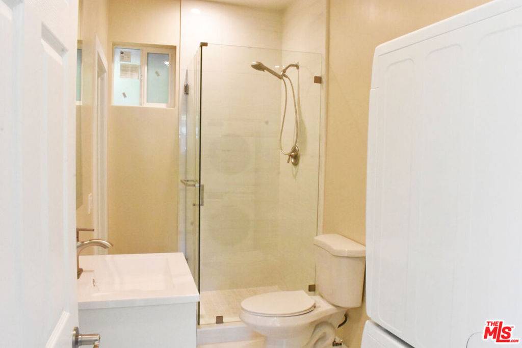 Sherman Oaks, CA 91403,3903 Woodcliff RD