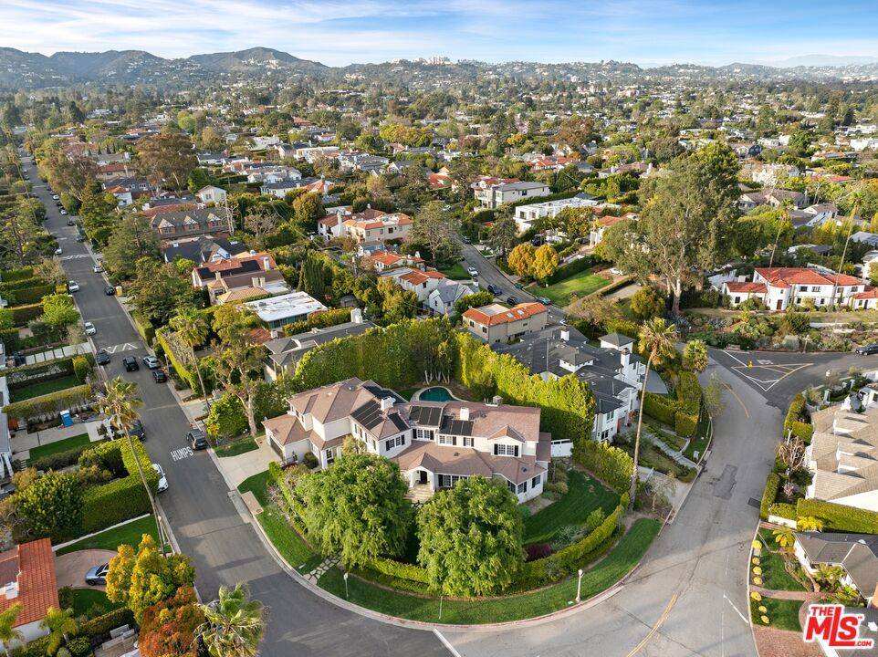 Los Angeles, CA 90049,360 S Anita AVE
