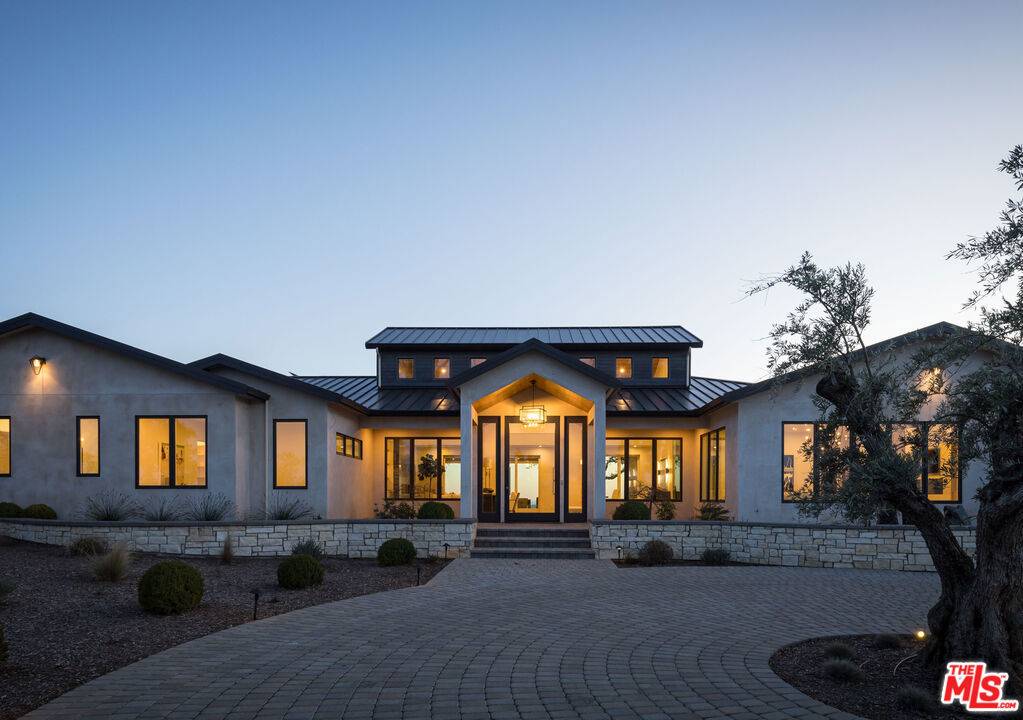 Santa Rosa, CA 95404,2025 Redwood Hill RD