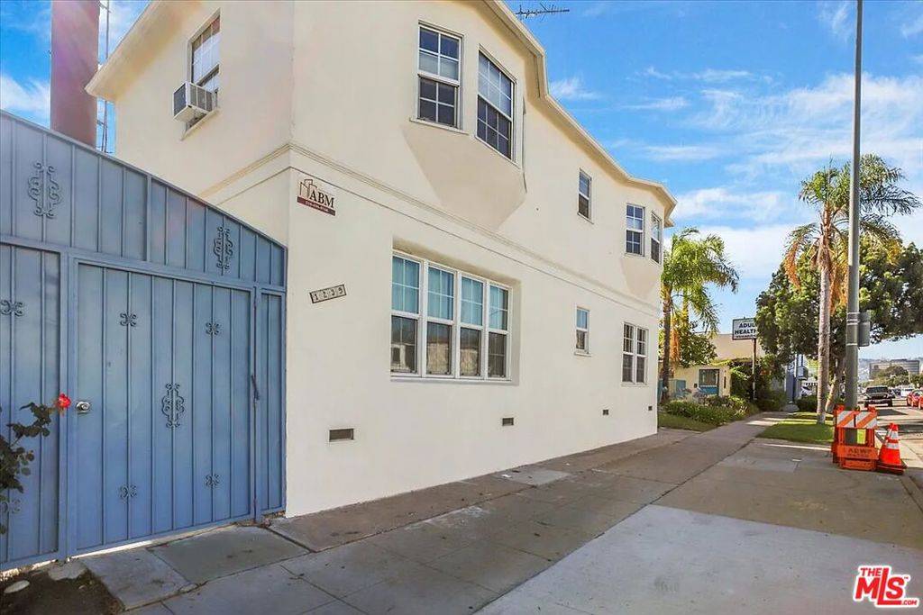 Los Angeles, CA 90035,1243 S La Cienega BLVD