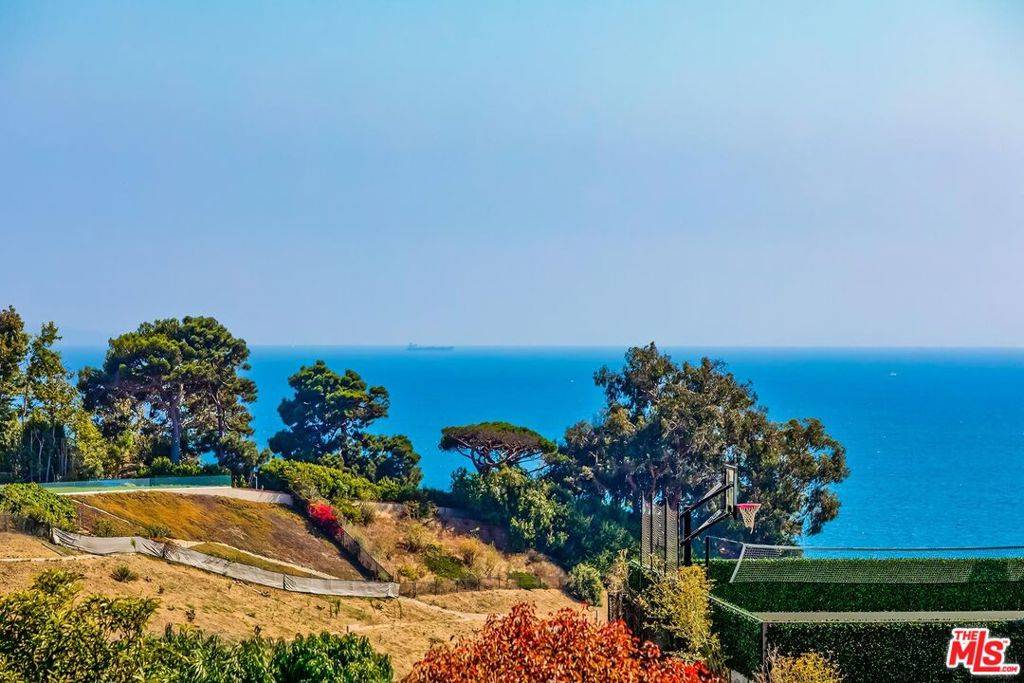 Pacific Palisades, CA 90272,424 Lombard AVE