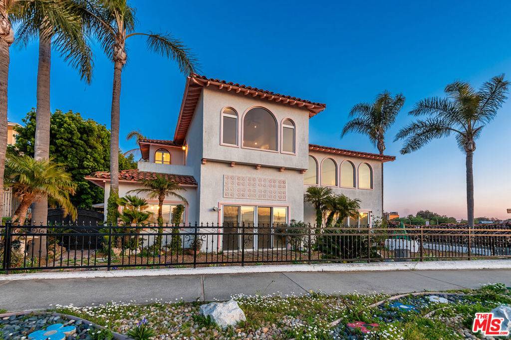Playa Del Rey, CA 90293,7850 Zayanta DR