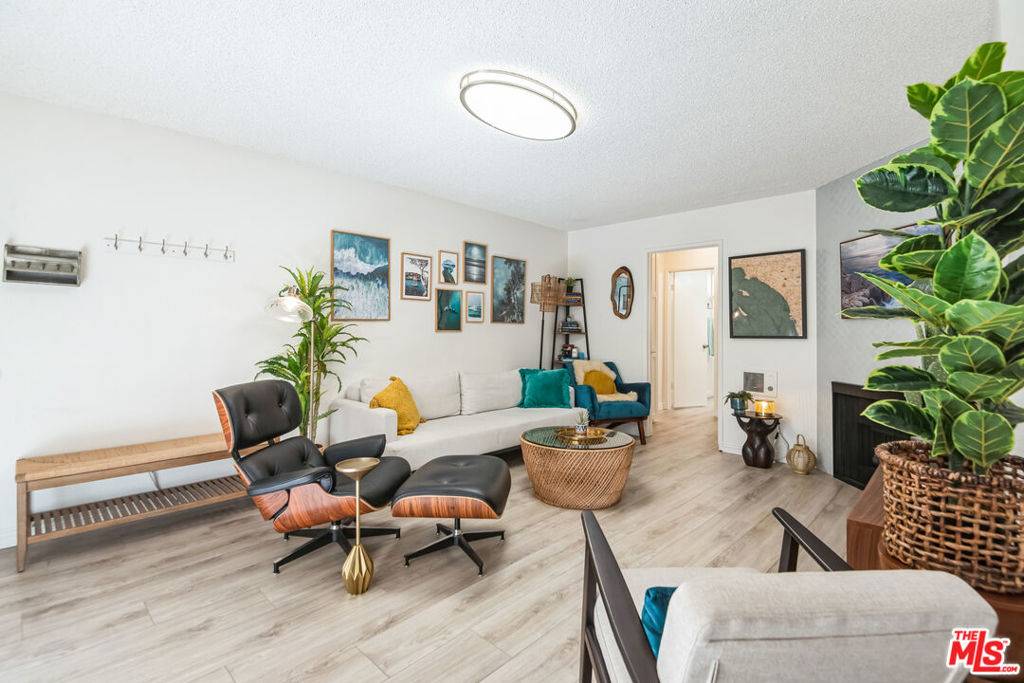 Los Angeles, CA 90034,3756 Bagley AVE #102