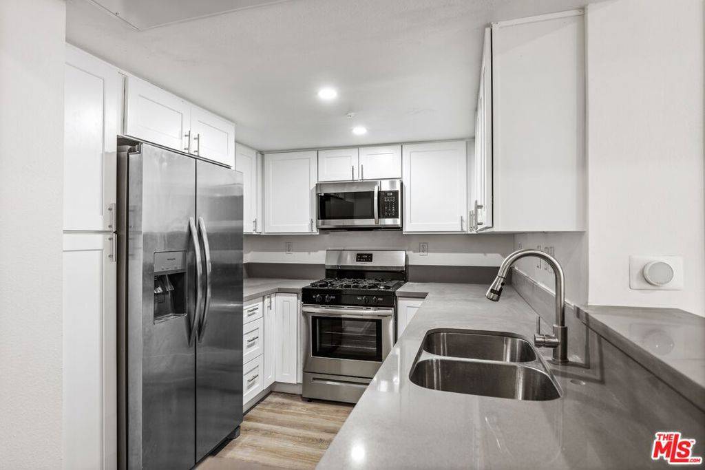 Los Angeles, CA 90025,11711 Ohio AVE #204