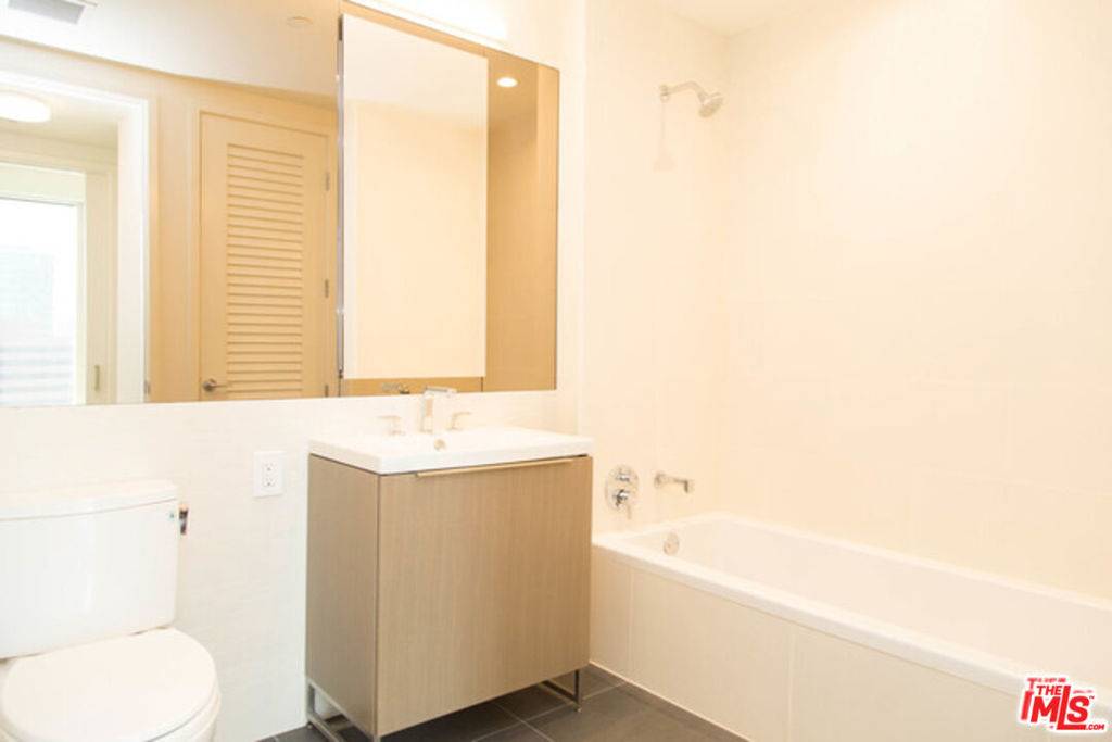 Los Angeles, CA 90017,889 Francisco ST #2807