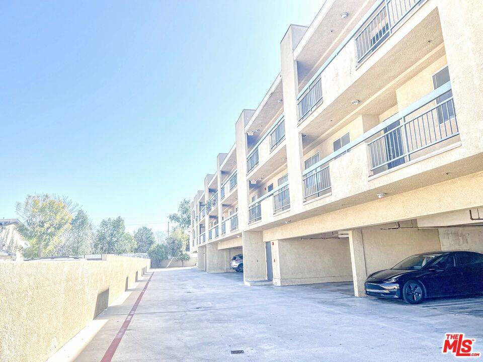 North Hills, CA 91343,9014 Burnet AVE #208